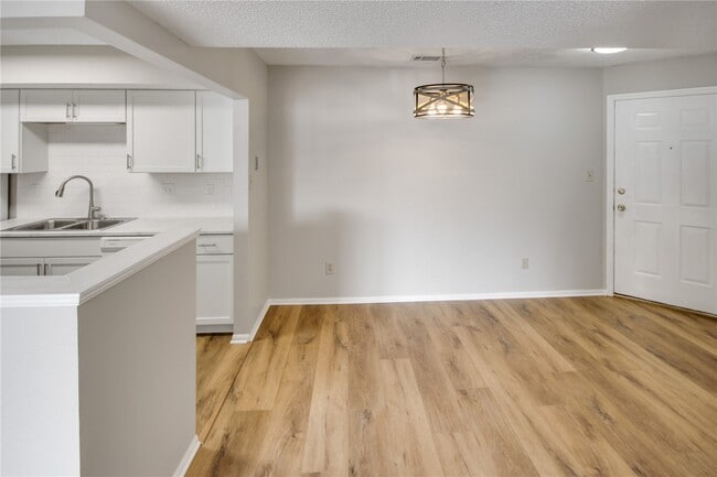 Building Photo - 321 Shirley Ridge Dr