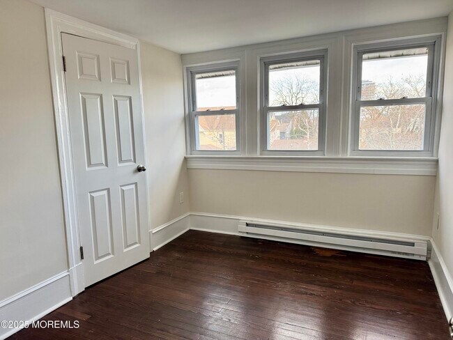 Building Photo - 1107 Grand Ave