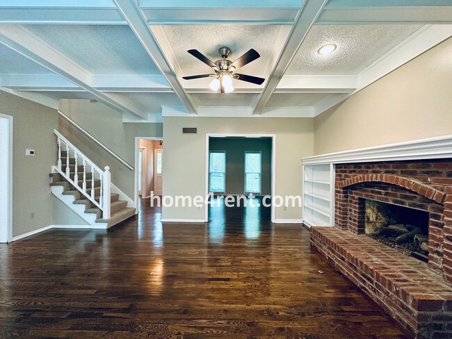 Building Photo - Blue Valley Schools, Granite Counters, Fin...