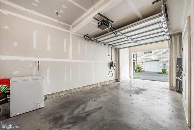 Building Photo - 12611 Macaulay St