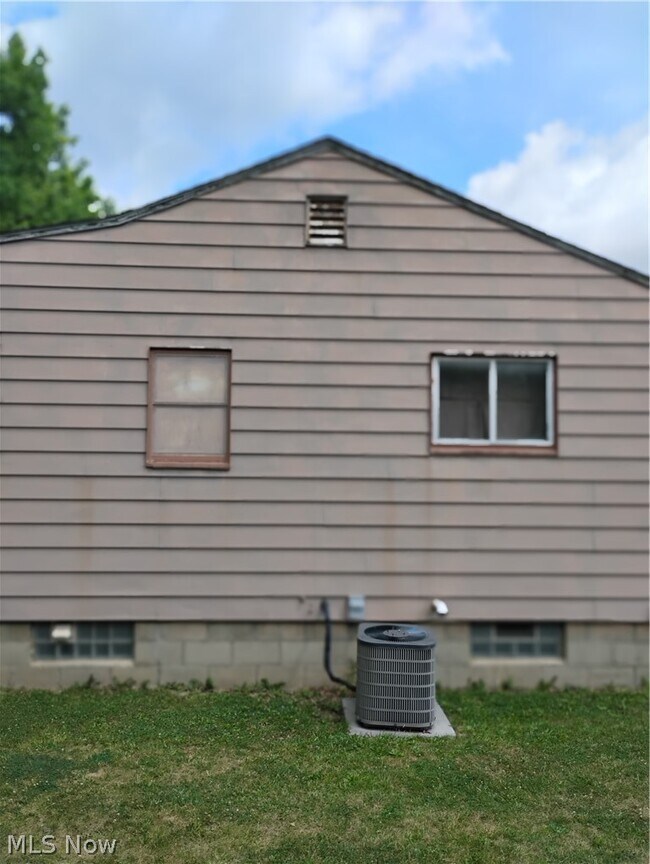 Building Photo - 3446 Hadley Ave