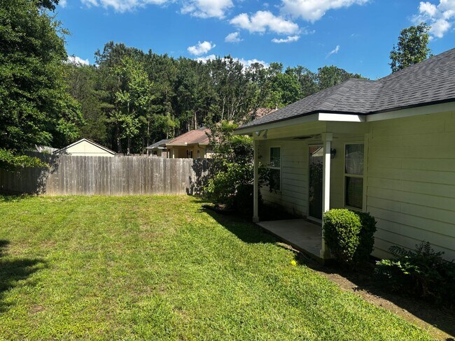 Building Photo - 3 bed 2 bath House