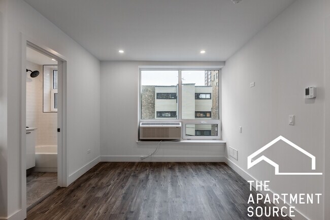 Building Photo - 941 W Carmen Ave