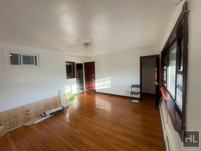 Building Photo - 3 bedroom in BROOKLYN NY 11208