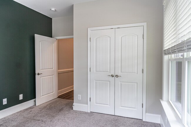 Building Photo - 153 Keowee Cir