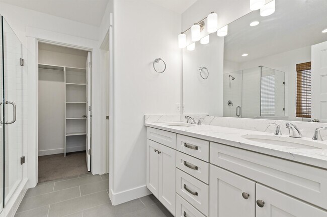 Building Photo - 14806 Queens Garden Ln