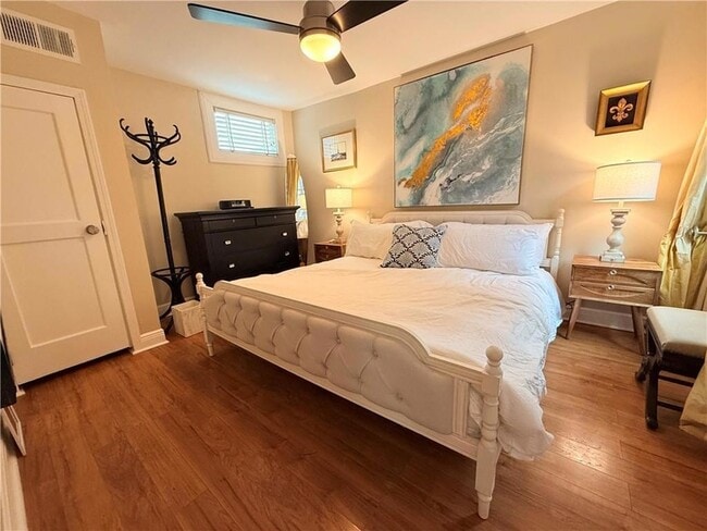 Building Photo - 611 Lyons St