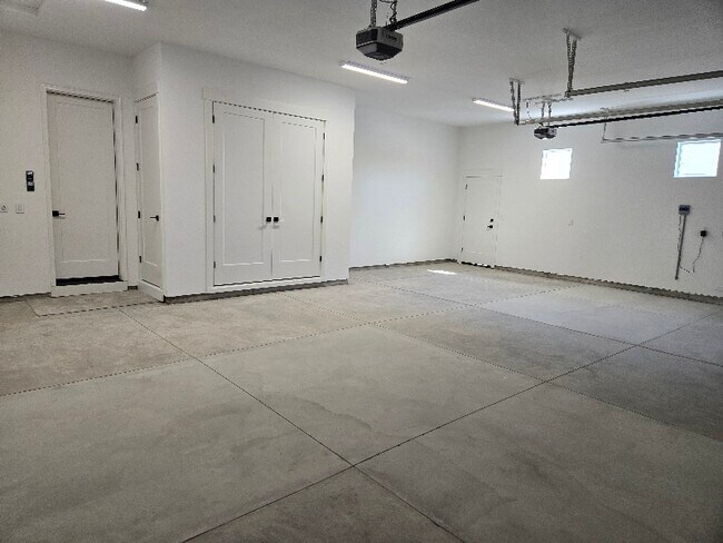 Building Photo - 5630 W Polecat Dr