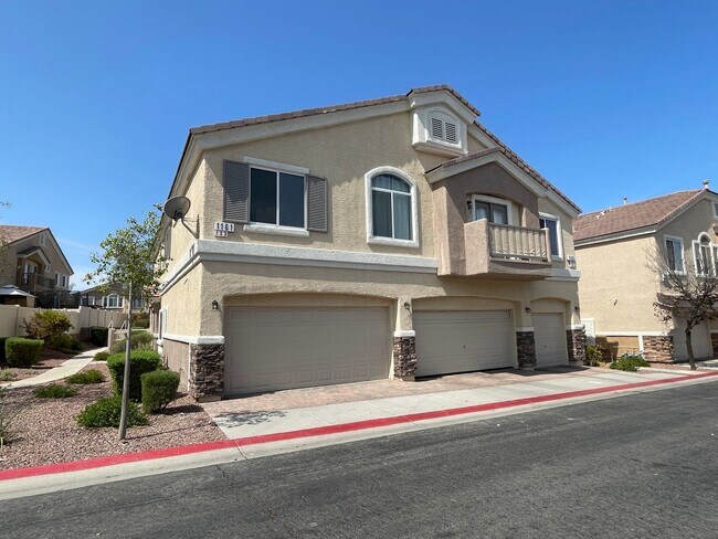 Primary Photo - Great 3 bedroom Townhome Available Soon!