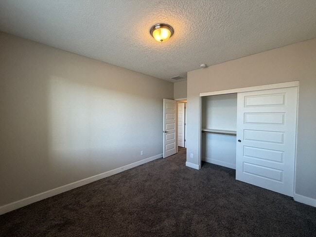 Building Photo - 3 Bedroom Townhome Near Juan Tabo Blvd SE & Four Hills!