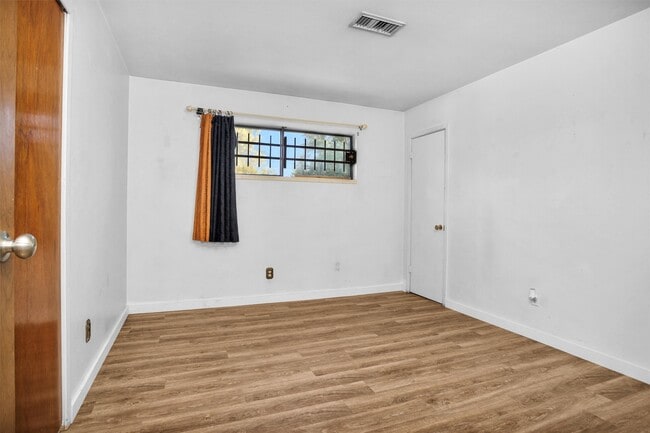 Building Photo - 1102 Mosher Ln