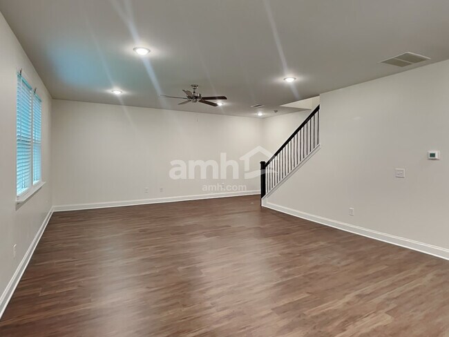 Building Photo - 3880 Chivalry Dr
