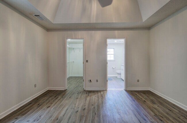 Building Photo - 7202 Cedar Forest Dr