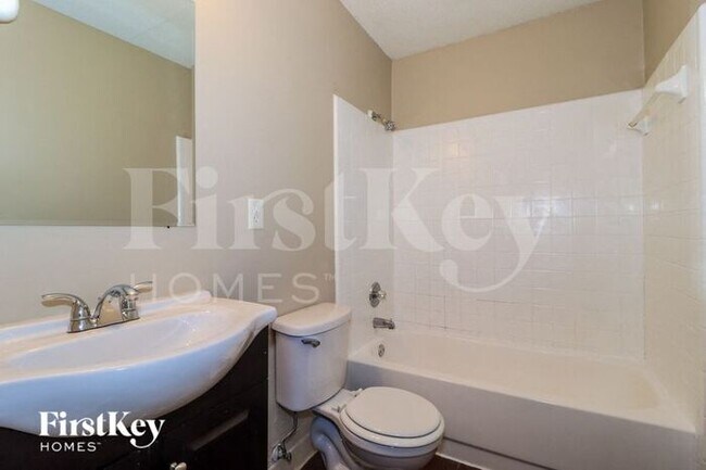 Building Photo - 970 Hawkview Dr