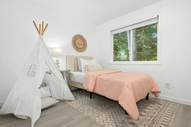 Building Photo - Private Kenmore Retreat | 4 Bed | 2 Bath | Beautifully Updated | Landscaping Included- Available ...