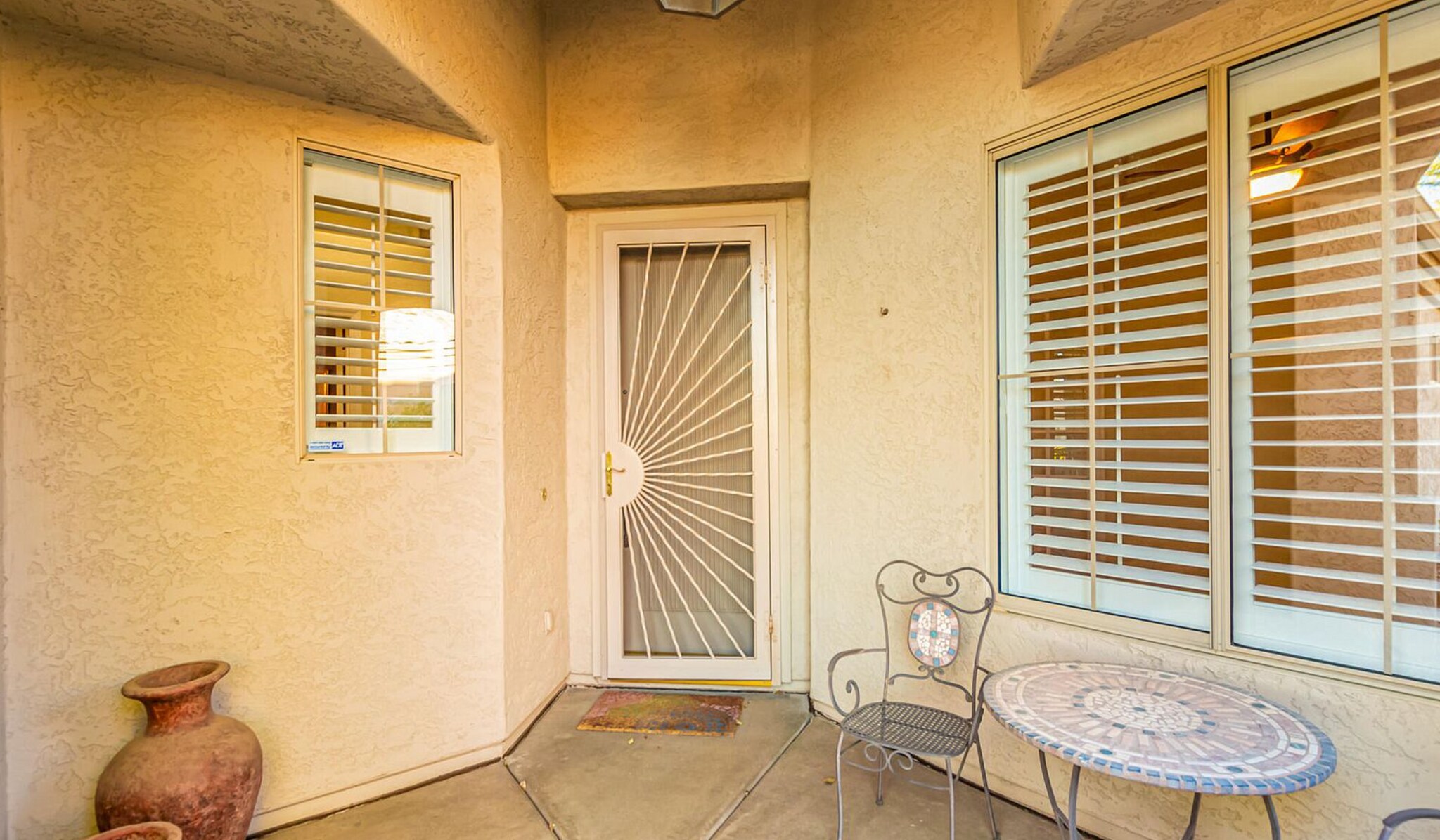 Building Photo - 892 W Raven Dr