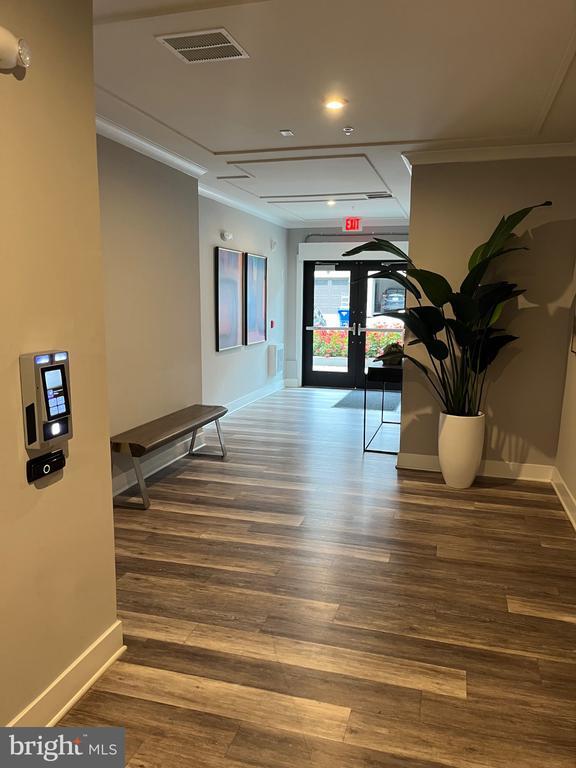 Building Photo - 1675 Bandit Loop