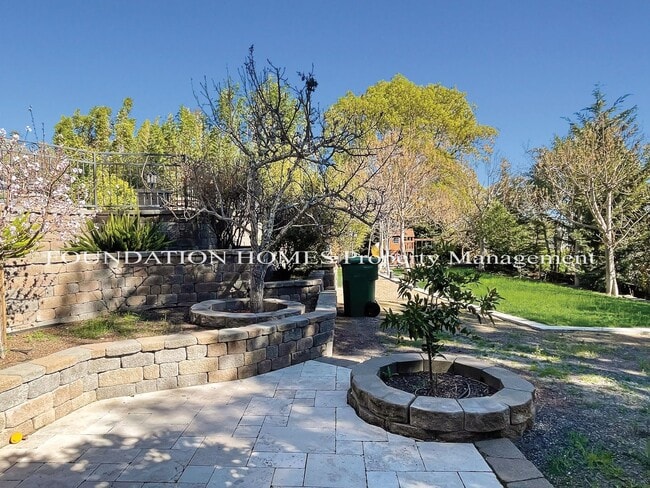 Building Photo - 216 San Ramon Way