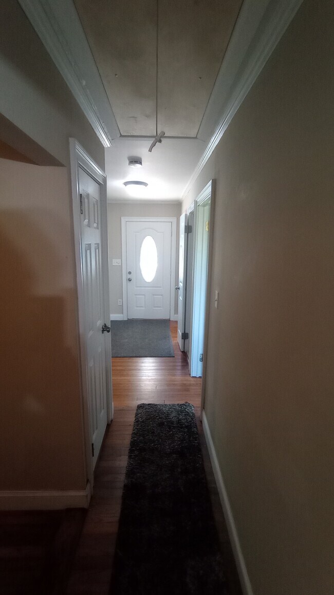 Building Photo - 45 Longfellow Dr