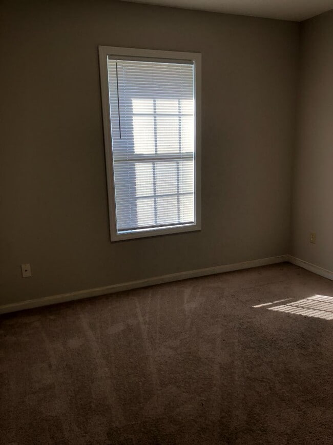 Building Photo - 106 Elm Tree Ln