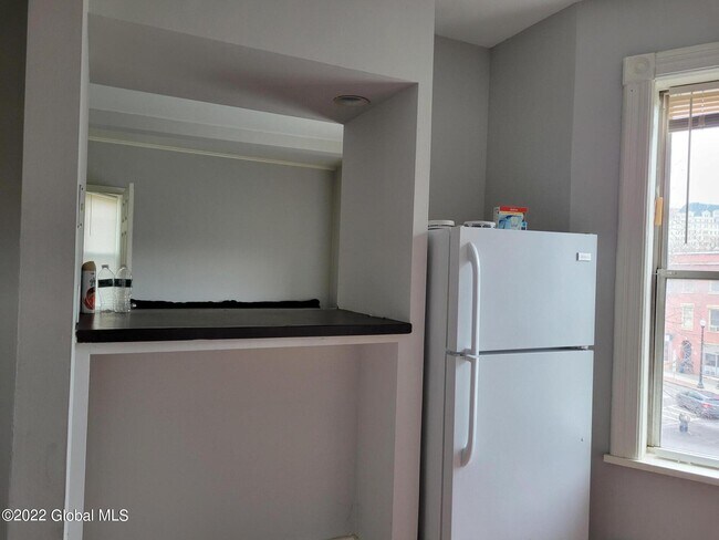 Building Photo - 72 Grand St