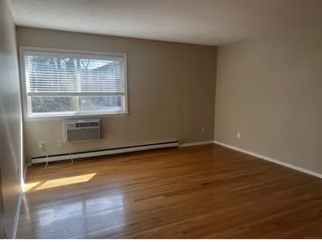 Building Photo - 255 Strawberry Hill Ave