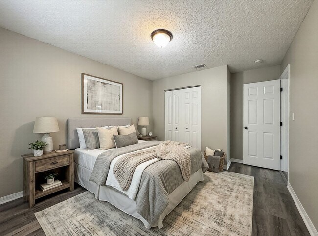 Building Photo - Move-In Ready 3 Bed Home with Garage & Fenced Yard in Tampa, FL