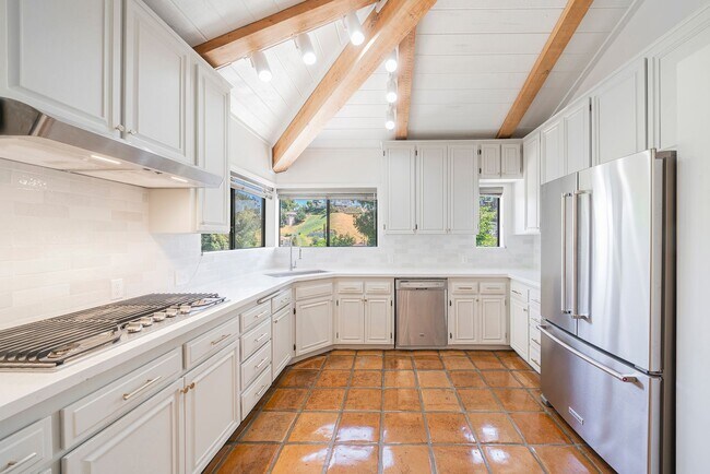 Building Photo - Beautifully Renovated Woodland Hills Home