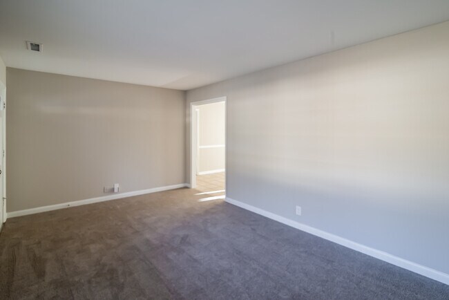 Building Photo - 108 Henrietta Dr