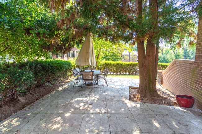 Building Photo - 4611 Charleston Terrace NW