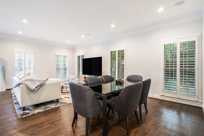 Building Photo - Luxury Townhome Where Midtown Meets Buckhead