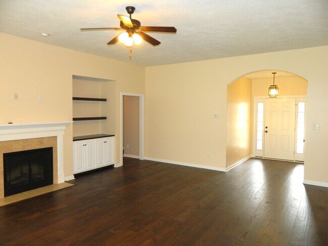 Building Photo - 498 Sebastian Dr