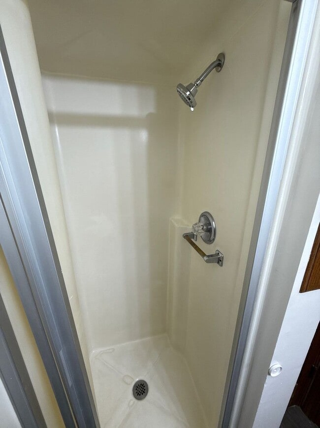 Building Photo - 3010 Phyllis St NE