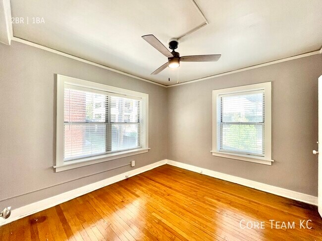 Building Photo - 710 W 48th St