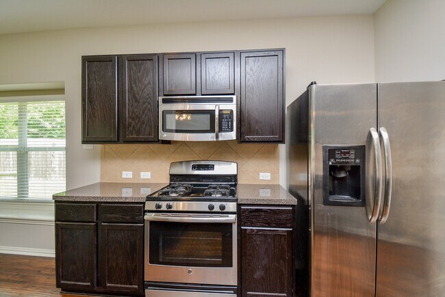 Building Photo - 6003 Hickory Hollow Dr