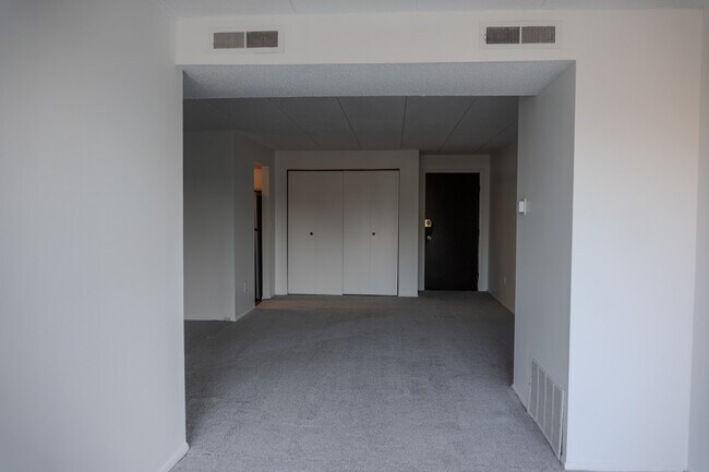 Building Photo - 2440 Noble Rd