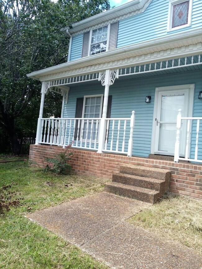 Building Photo - Large two-story colonial style home, Antioch