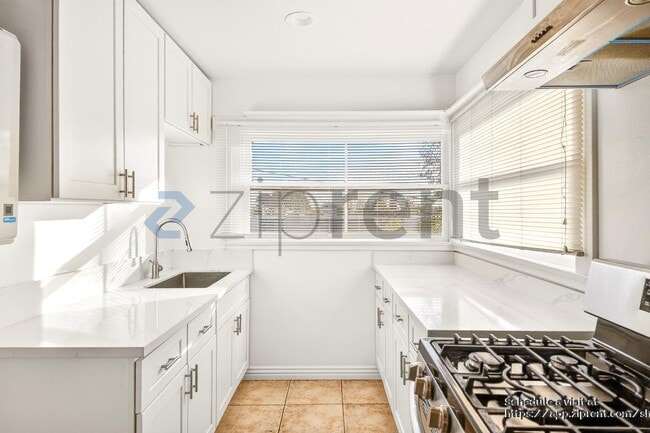 Building Photo - 1255 Del Rey Ave