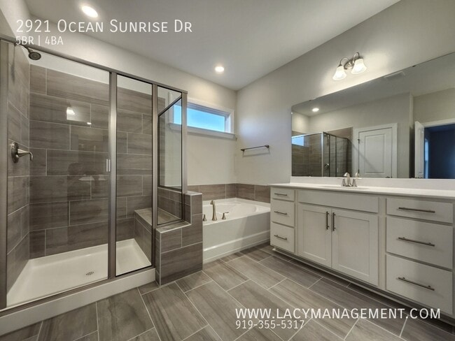 Building Photo - 2921 Ocean Sunrise Dr