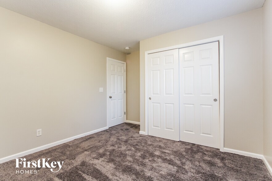Building Photo - 1526 Old Thicket Ct