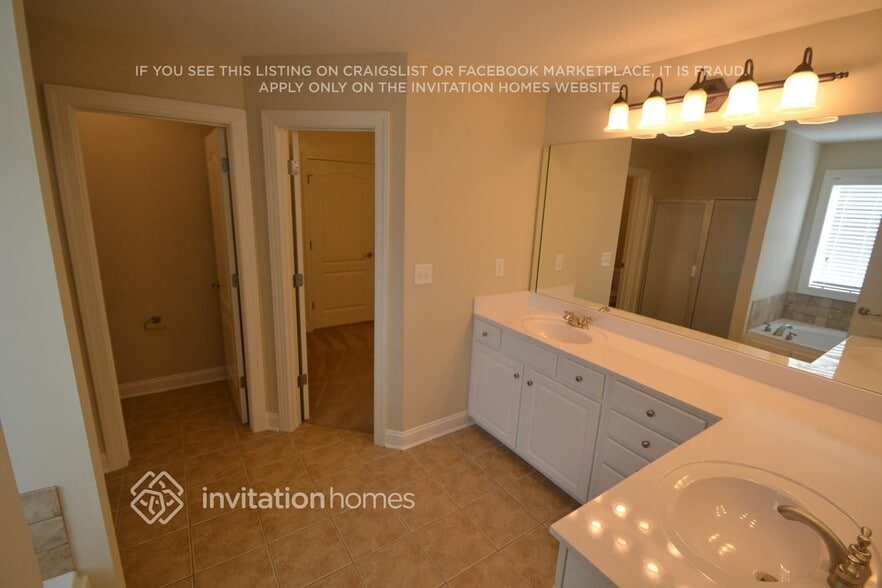 Building Photo - 463 Strawberry Walk