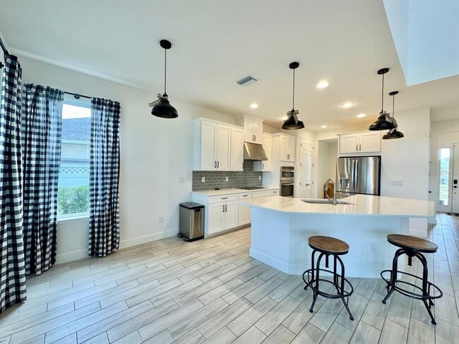 Building Photo - 34159 Astoria Cir
