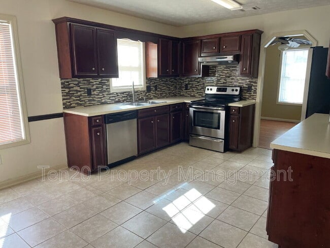 Building Photo - 5715 Boby Dr