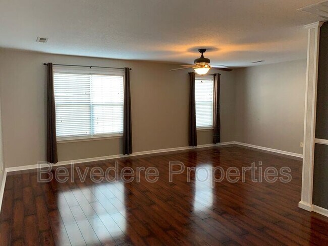 Building Photo - 18 Dillingham Pl