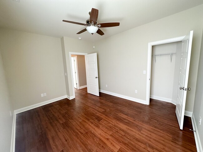 Building Photo - 704 Moore St