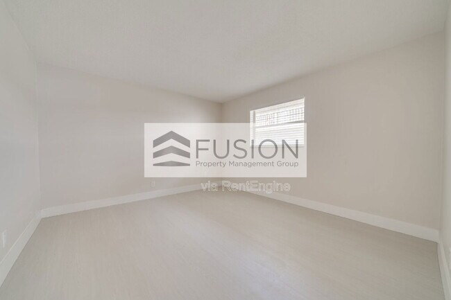 Building Photo - 921 SW 74th Terrace