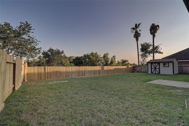 Building Photo - 10807 Oak Bayou Ln