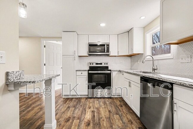 Building Photo - 416 Richardson St