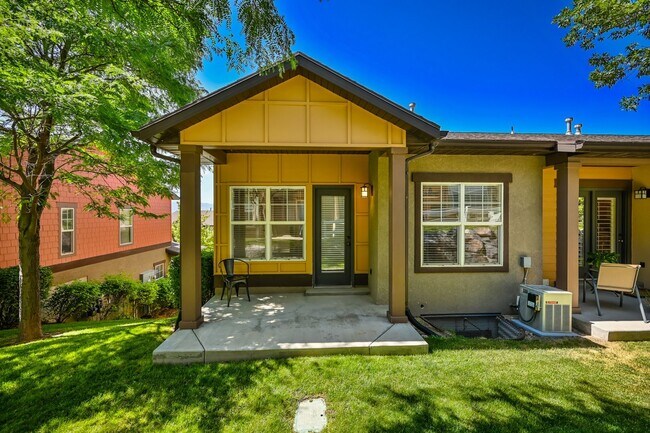 Building Photo - Stunning Row End Townhome In Excellent Loc...