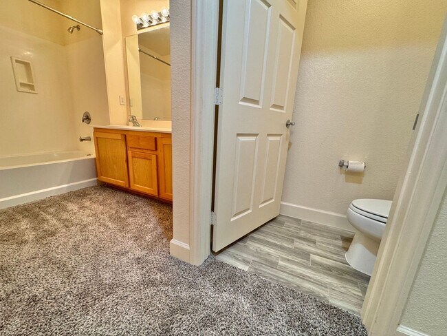 Building Photo - Guard-Gated spacious 2-Bedroom Condo Near the Las Vegas Strip